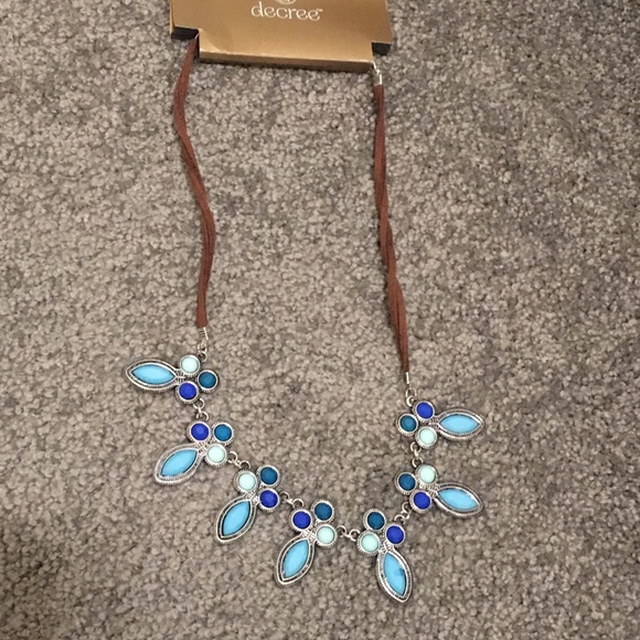 ✨10/$12✨Decree Necklace - Picture 1 of 1